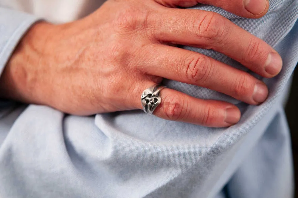 #008 - Signet Pinky Ring Ghost