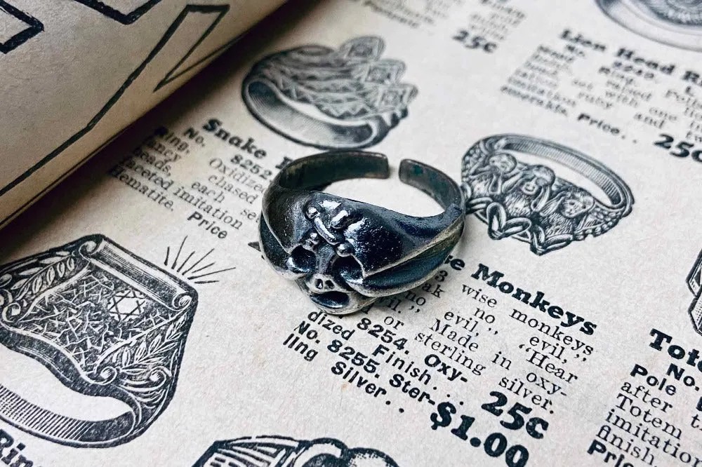 #008 - Signet Pinky Ring Ghost
