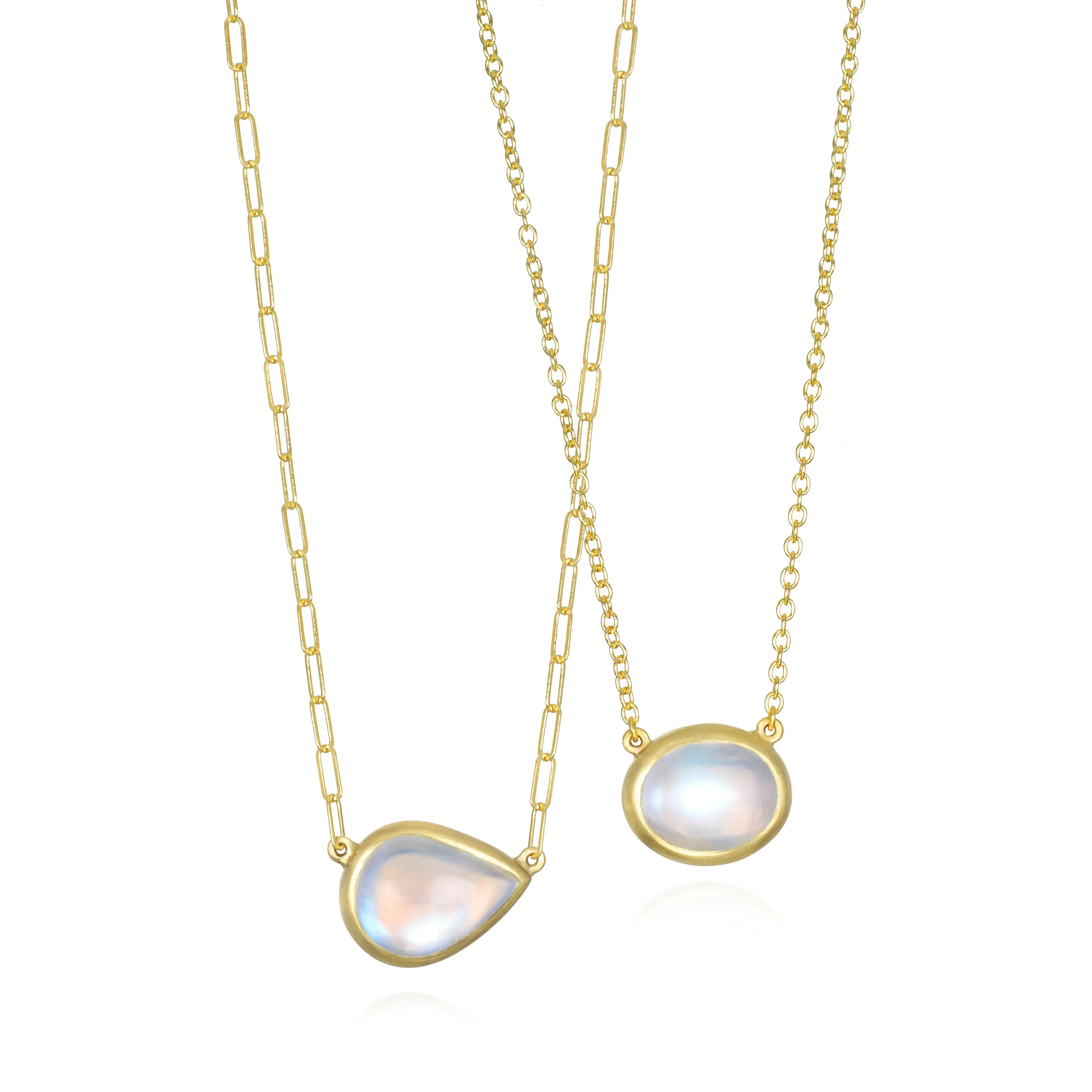 18 Karat Gold Oval Ceylon Moonstone Necklace - 5.83 carats