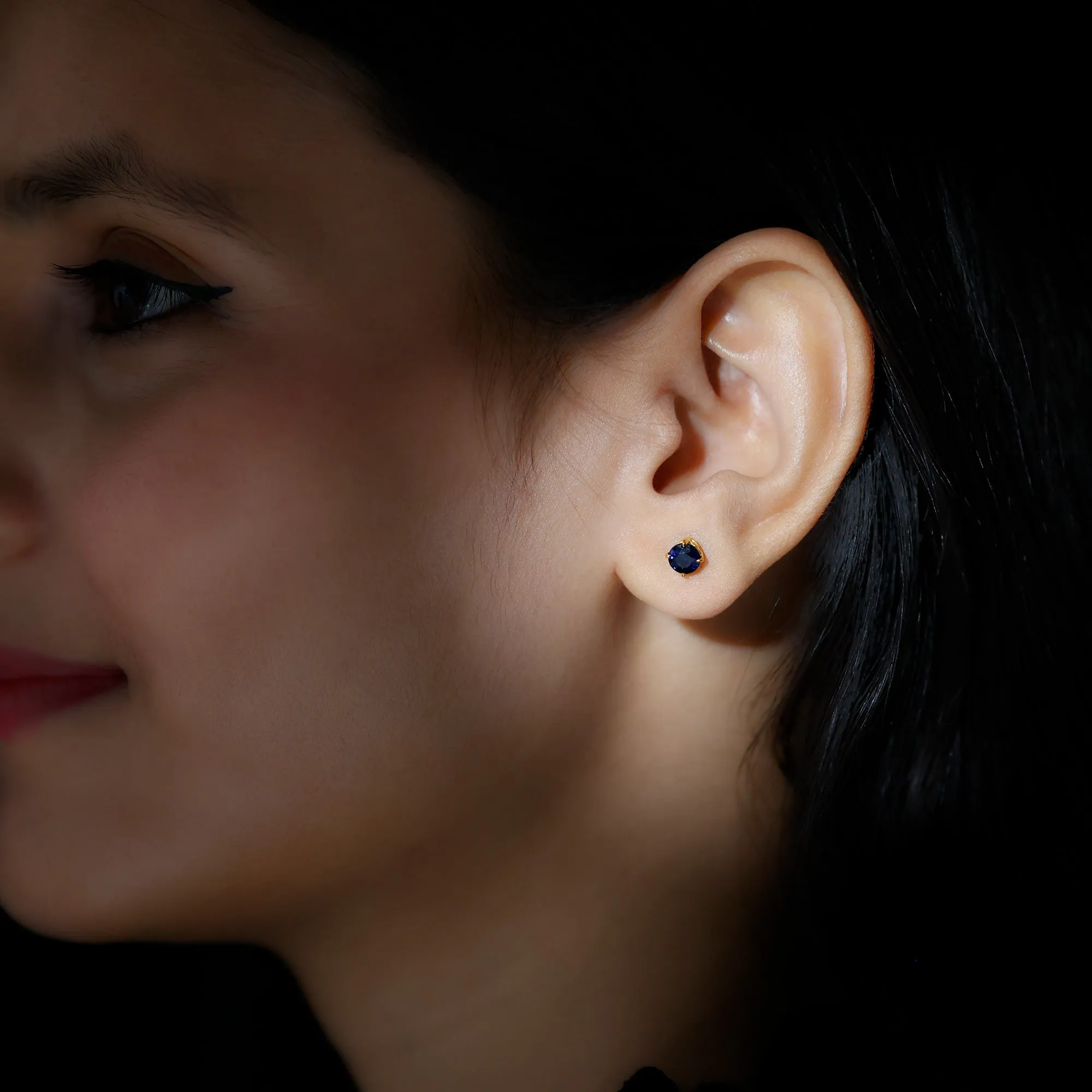 5 MM Round Blue Sapphire Solitaire Stud Earrings in Claw Setting