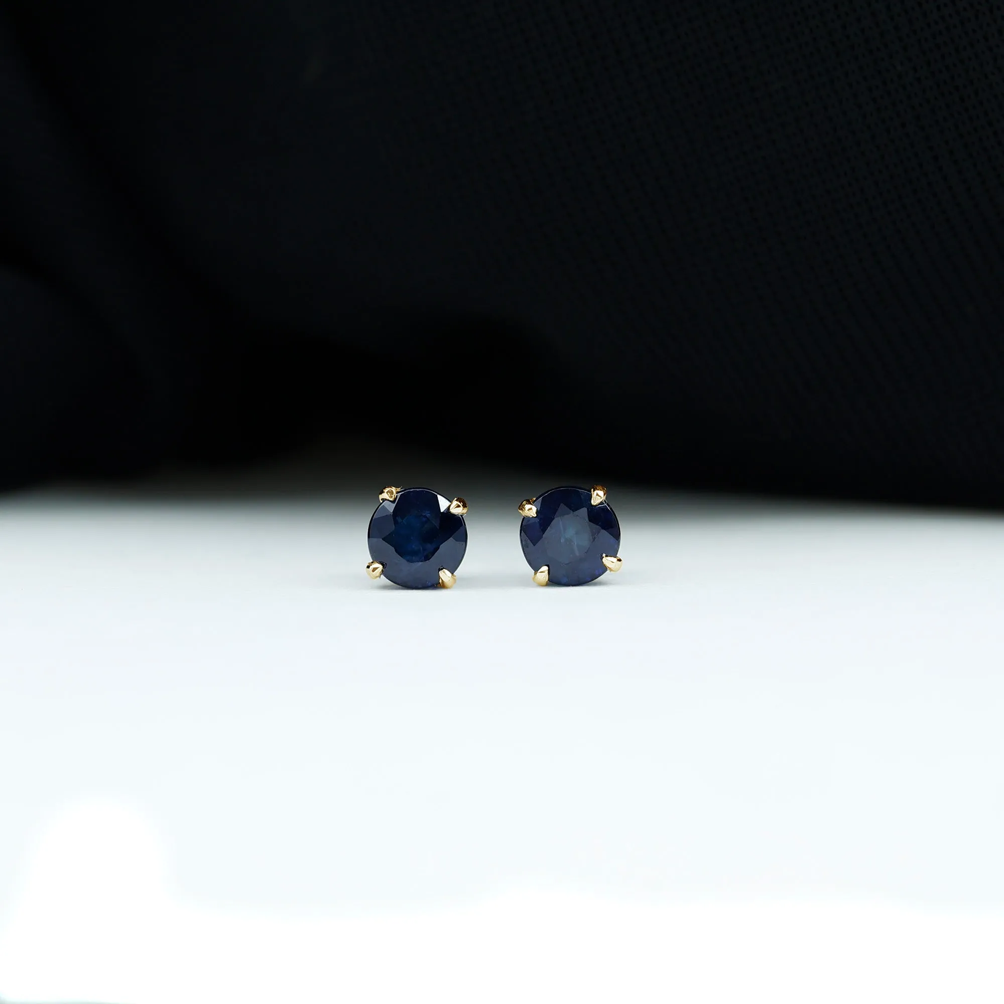 5 MM Round Blue Sapphire Solitaire Stud Earrings in Claw Setting