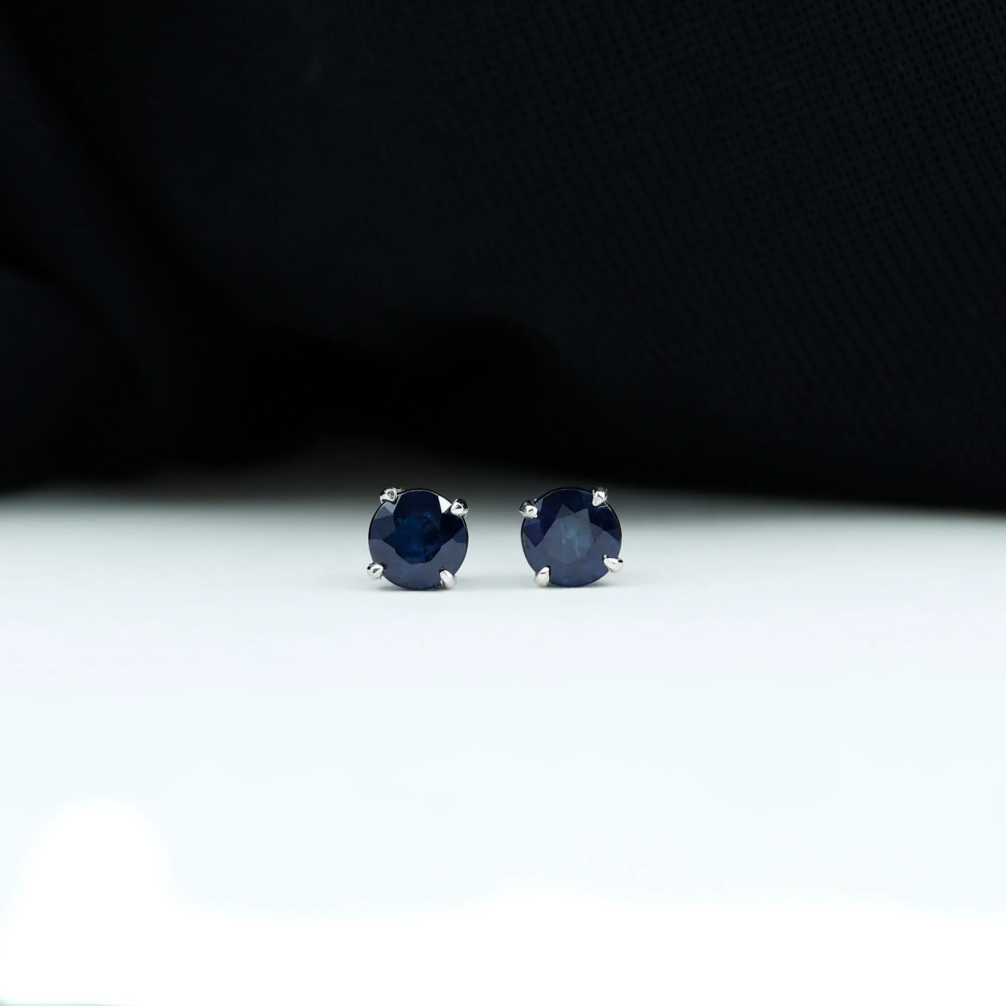 5 MM Round Blue Sapphire Solitaire Stud Earrings in Claw Setting