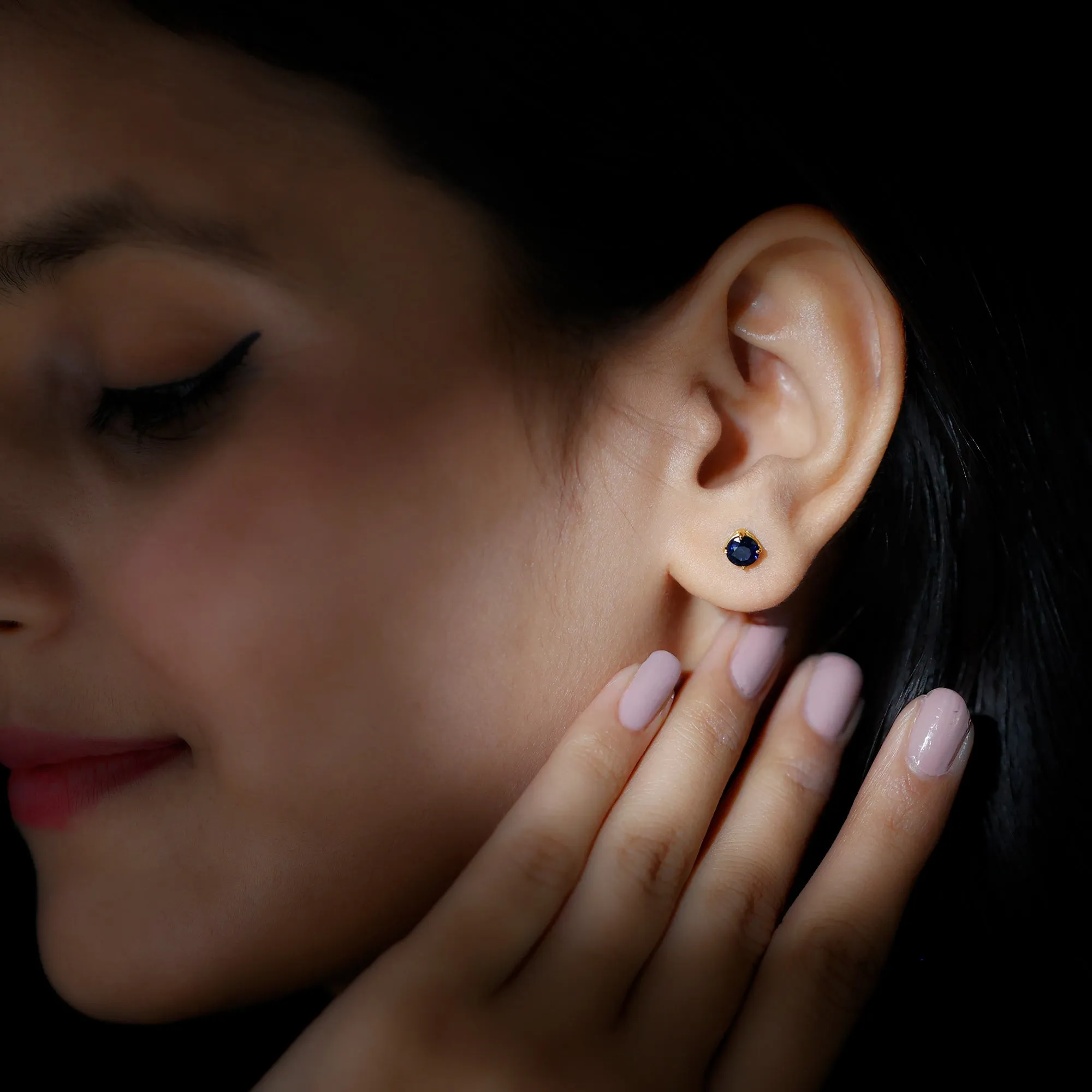 5 MM Round Blue Sapphire Solitaire Stud Earrings in Claw Setting