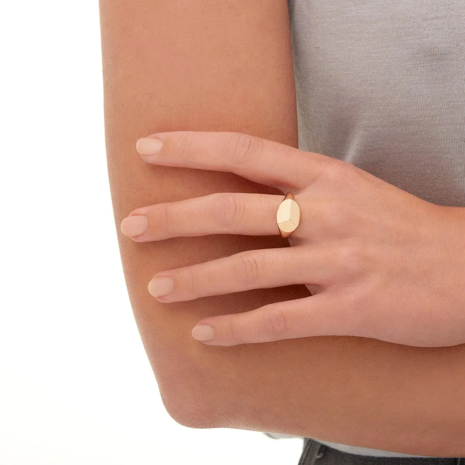 Carve Signet Ring F454