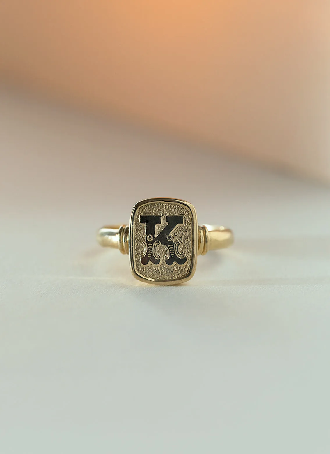 Lexy signet ring 14k gold