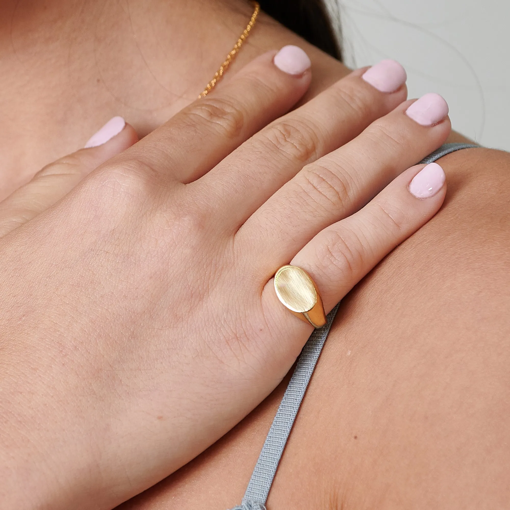 Oval Signet Ring in Gold