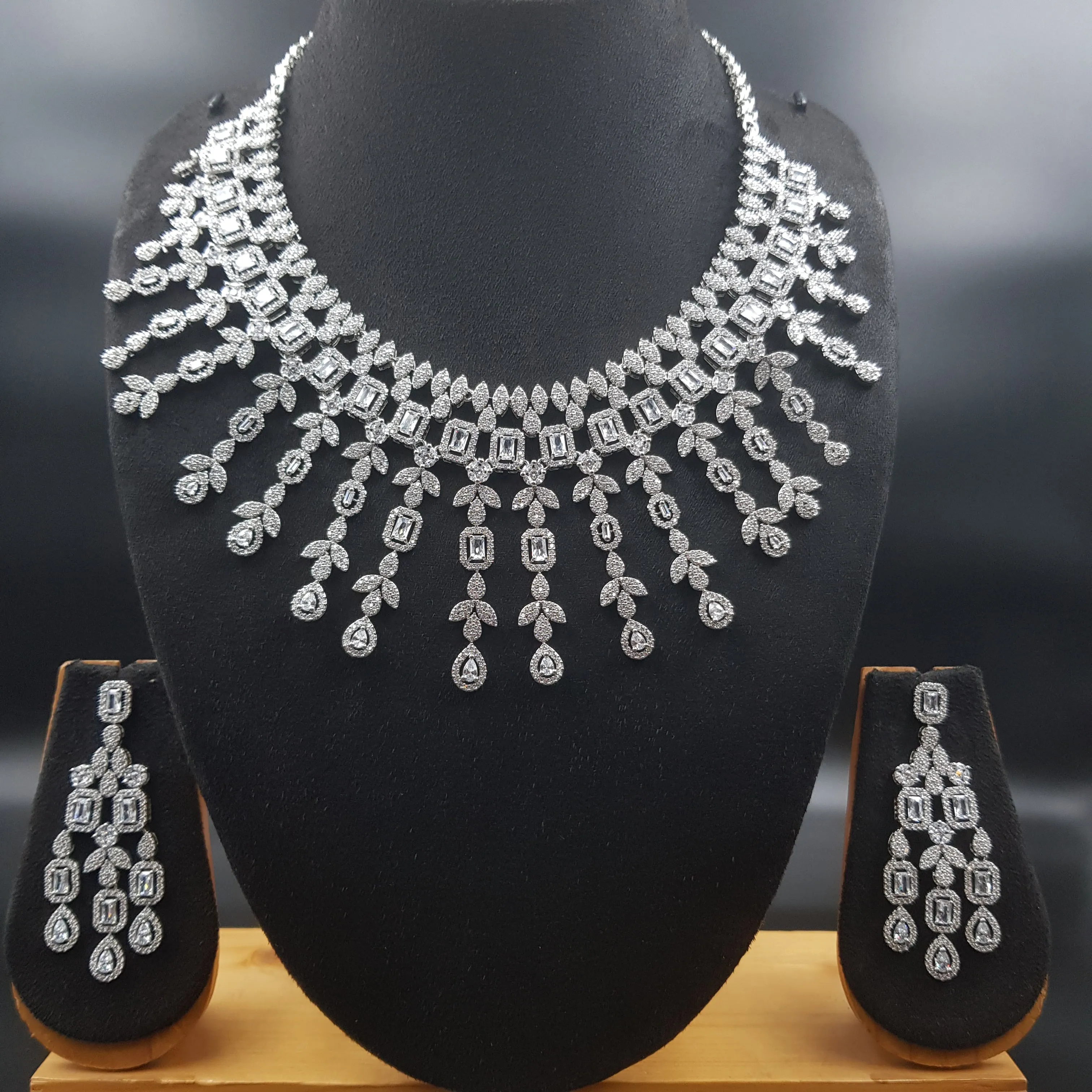 Round Neck Zircon/AD Necklace Set 10767-69