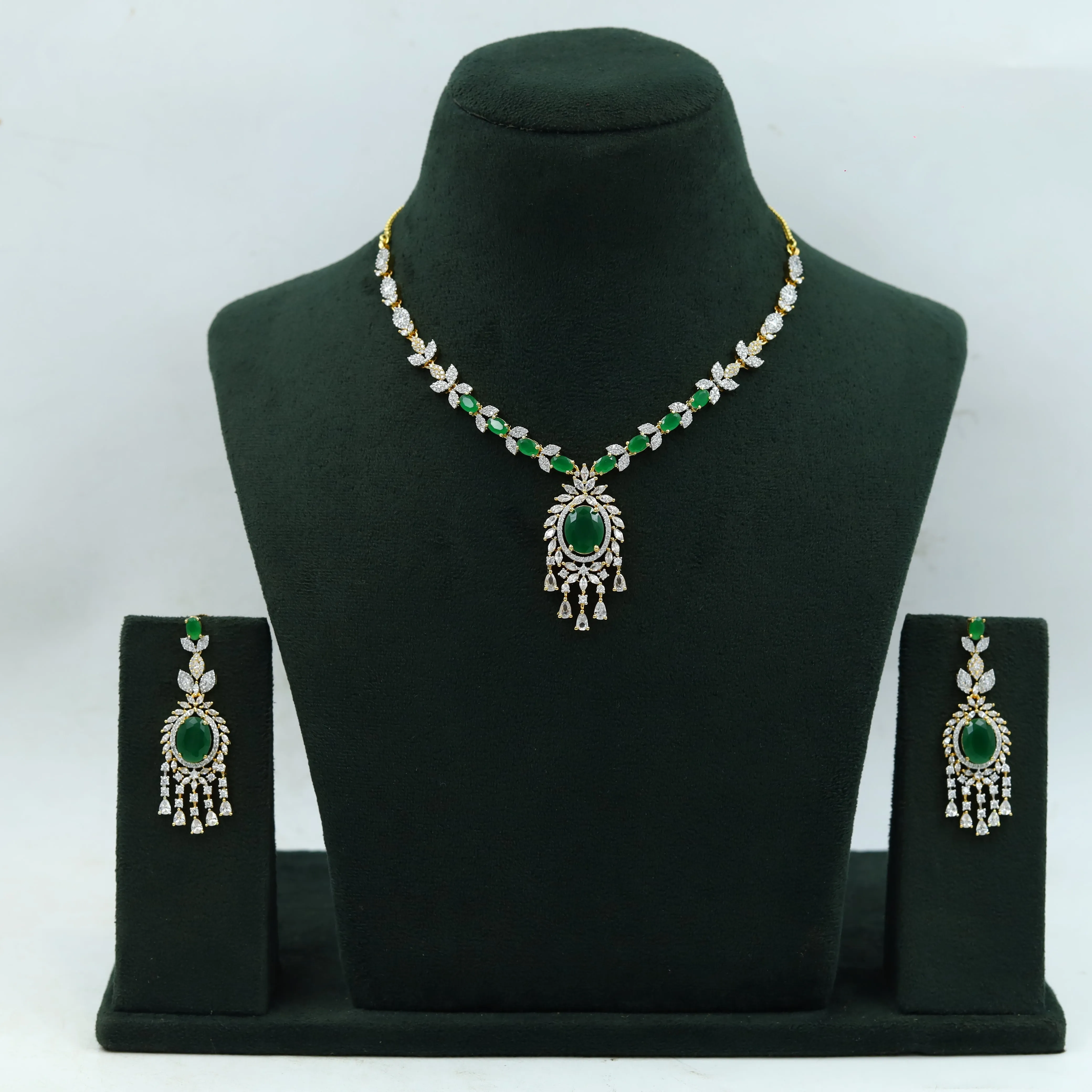 Round Neck Zircon/AD Necklace Set 15188-68
