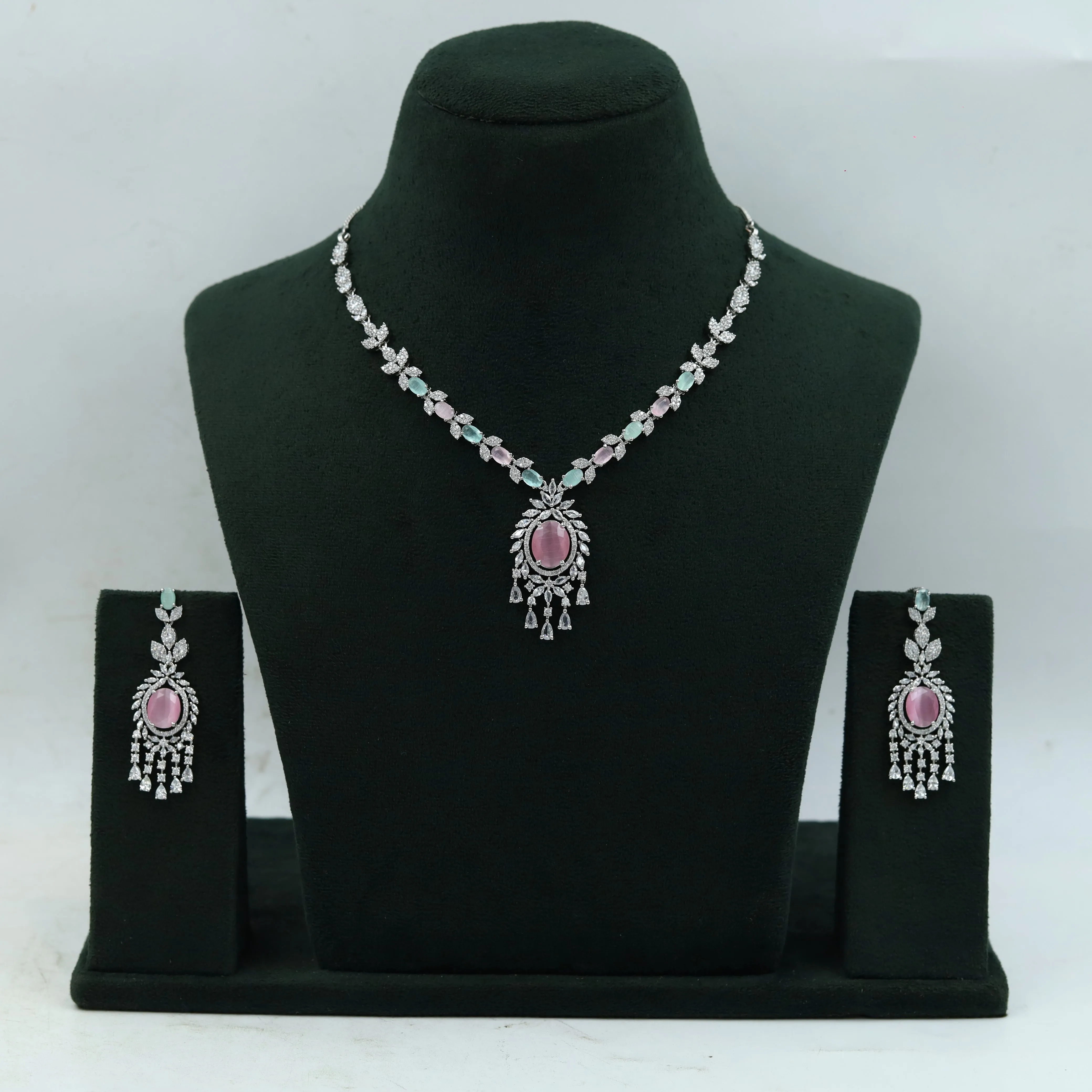 Round Neck Zircon/AD Necklace Set 15188-68