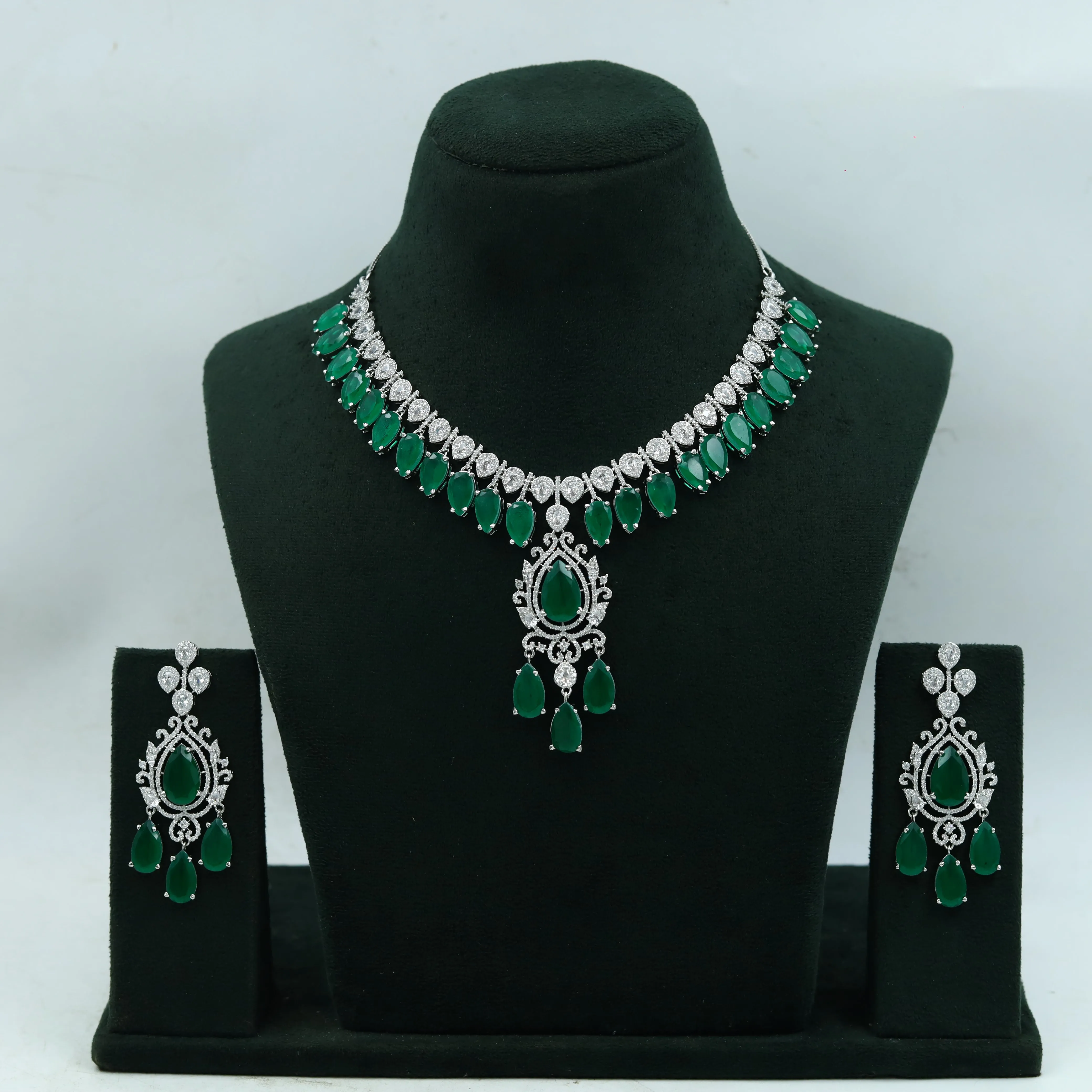 Round Neck Zircon/AD Necklace Set 15853-28