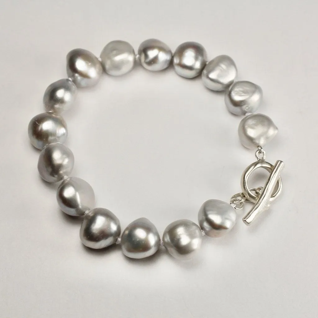 Wabi Sabi Medium Pearl Bracelet - Grey